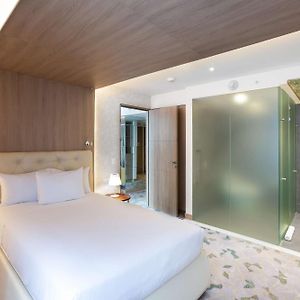 King Room Mobility or hearing accessible